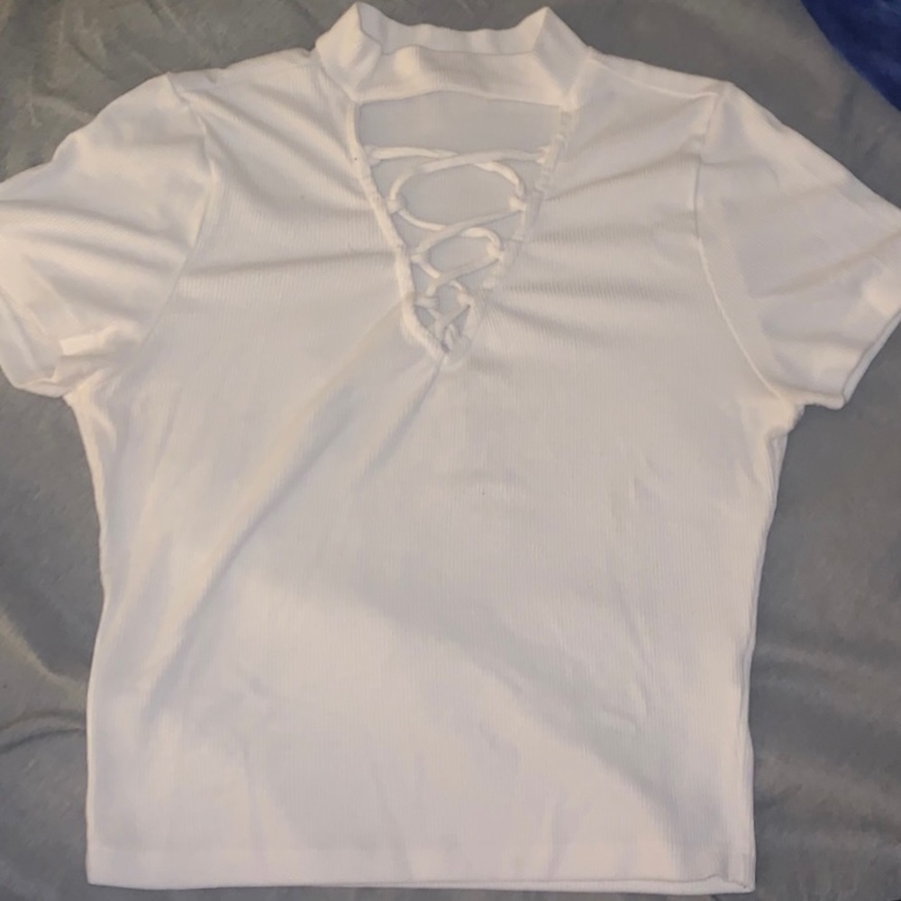 WHITE CROP TOP🤍